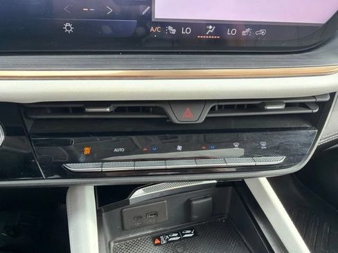 Used 2025 Buick Envision Avenir AWD/4WD image 16