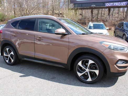 Used 2016 Hyundai Tucson Sport image 5