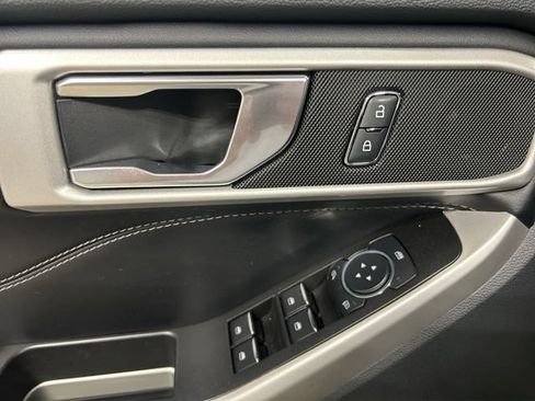 Used 2022 Ford Explorer XLT w/ Equipment Group 202A AWD/4WD image 13