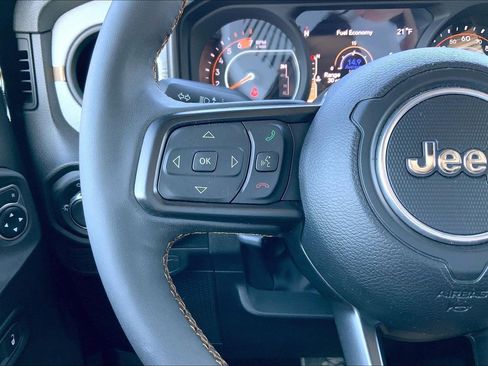 Certified 2024 Jeep Wrangler Willys image 21