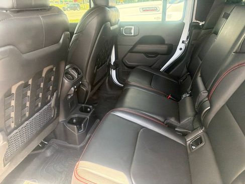 Used 2022 Jeep Gladiator Rubicon w/ Cold Weather Group AWD/4WD image 19