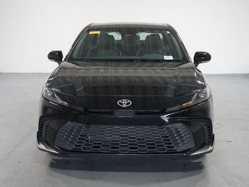 Used 2025 Toyota Camry SE FWD image 2