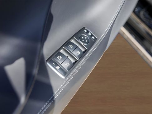 Used 2019 Tesla Model S Performance image 21