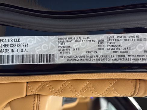 Used 2025 Jeep Grand Cherokee Summit AWD/4WD image 28