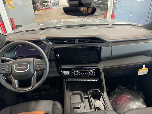 New 2026 GMC Sierra 2500 AT4 w/ AT4 Premium Plus Package AWD/4WD image 13