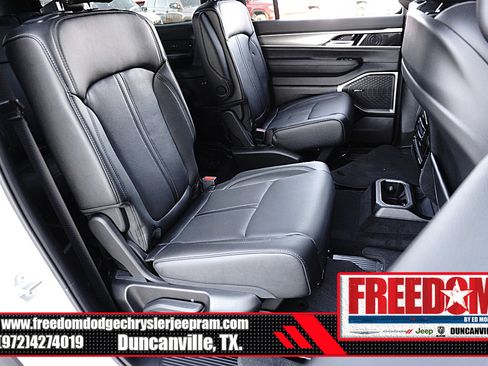 New 2025 Jeep Wagoneer L Series II w/ Premium Group I image 17