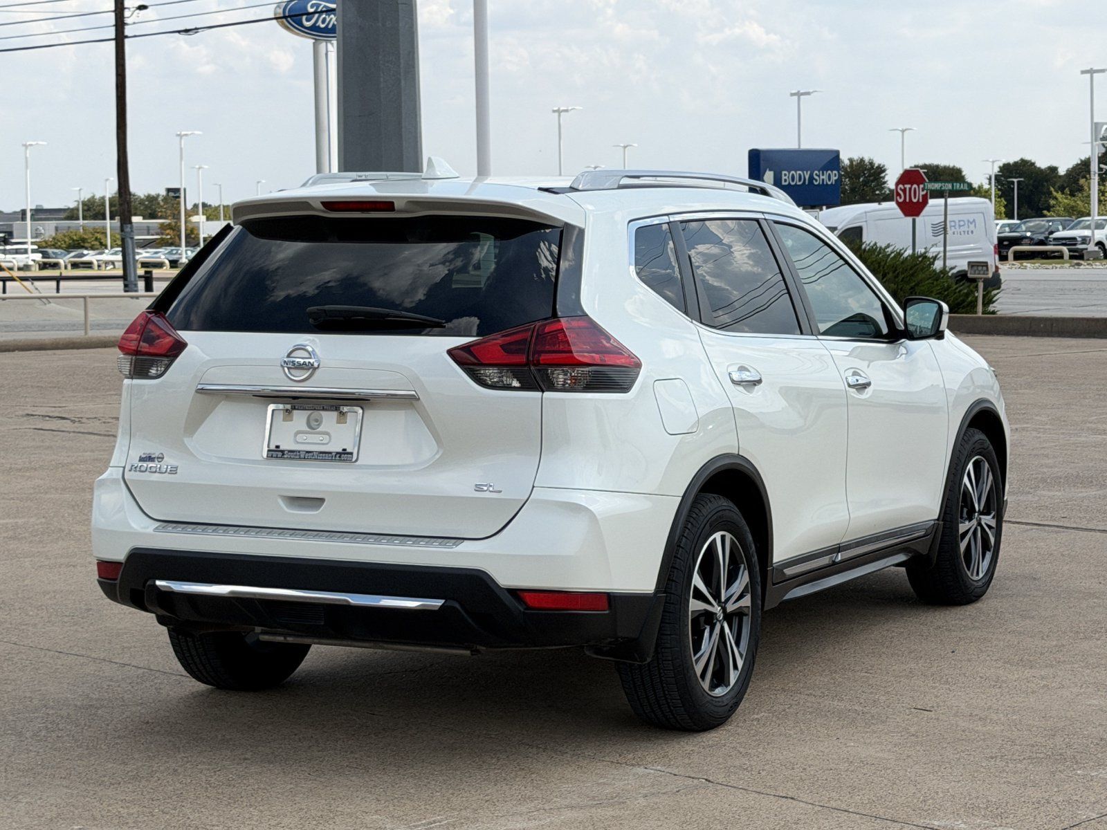 Used 2017 Nissan Rogue SL w/ SL Premium Package FWD image 4