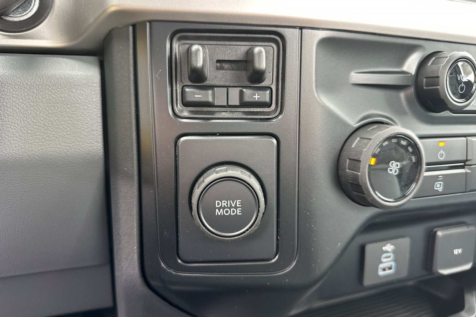 New 2024 Ford F550 2WD Regular Cab Super Duty image 22
