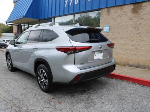 Used 2021 Toyota Highlander XLE image 5
