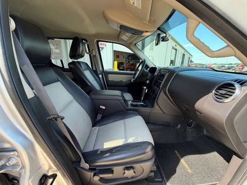 Used 2009 Ford Explorer Sport Trac Limited RWD image 16