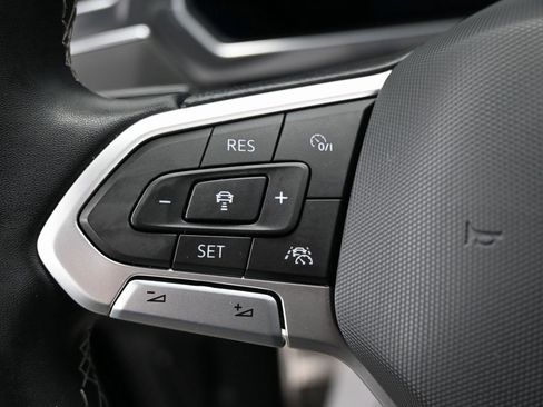 Used 2023 Volkswagen Tiguan SE R-Line image 17