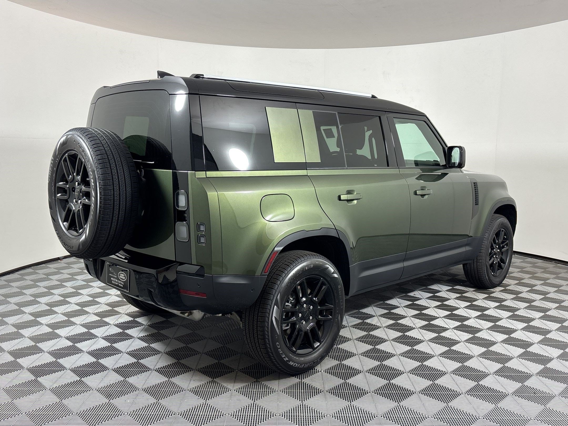 New 2026 Land Rover Defender 110 S AWD/4WD image 9
