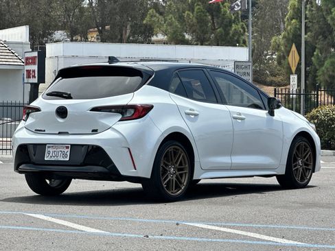 Used 2024 Toyota Corolla SE w/ SE Package FWD image 5