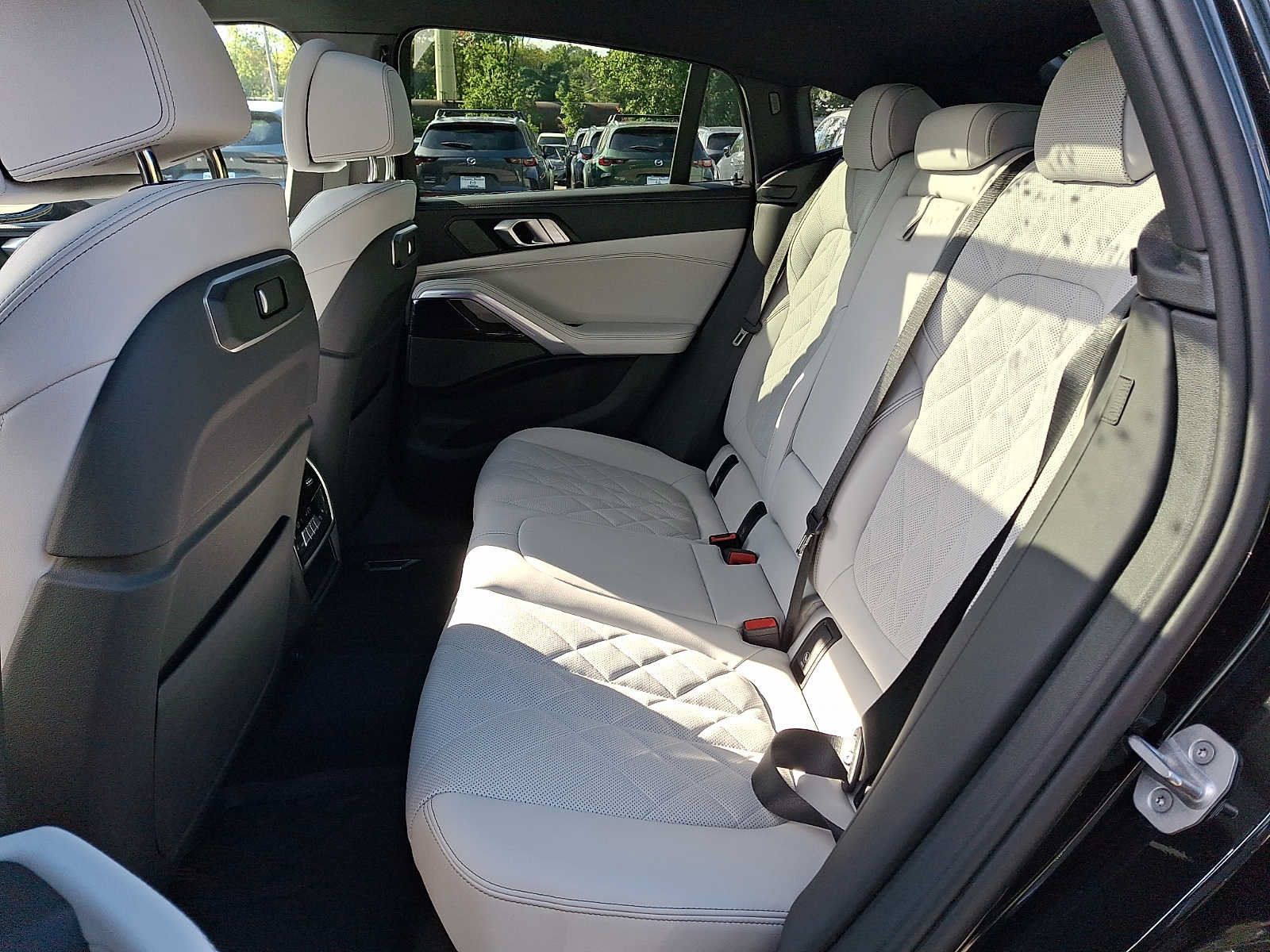 Used 2024 BMW X6 xDrive40i w/ Premium Package AWD/4WD image 8