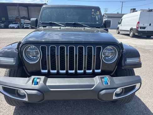 Used 2022 Jeep Wrangler Unlimited Sahara w/ Cold Weather Group AWD/4WD image 2