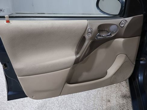 Used 2004 Saturn L-Series L300 image 12