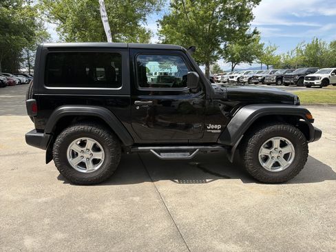 Used 2019 Jeep Wrangler Sport AWD/4WD image 8