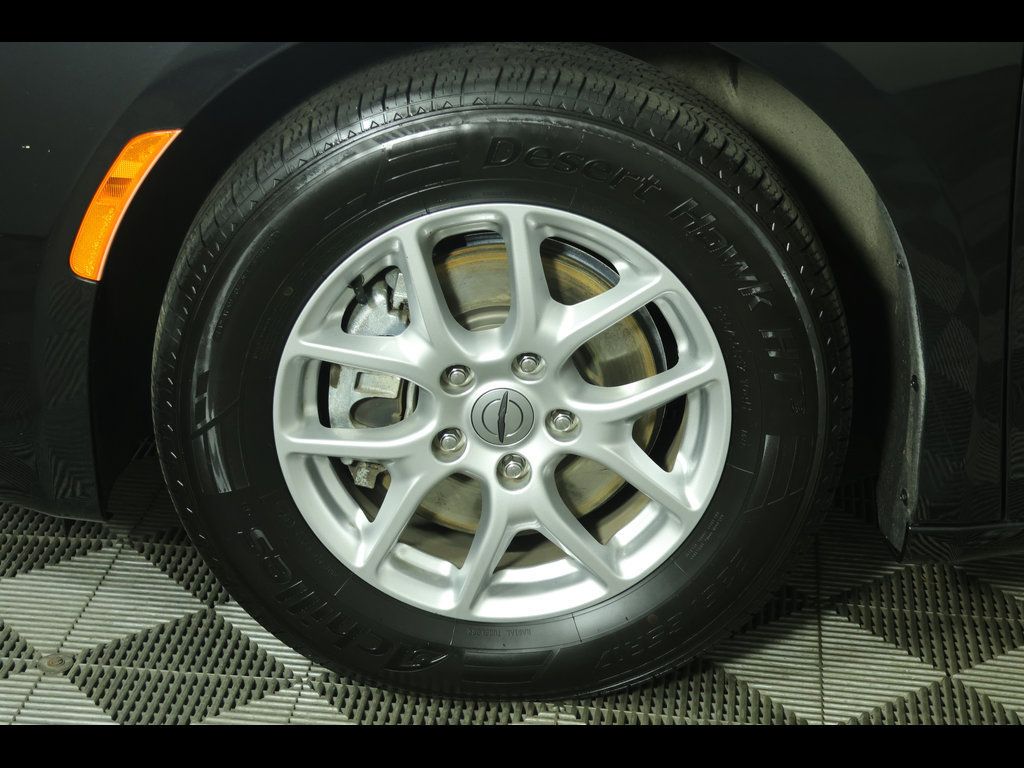 Used 2023 Chrysler Voyager LX FWD image 6