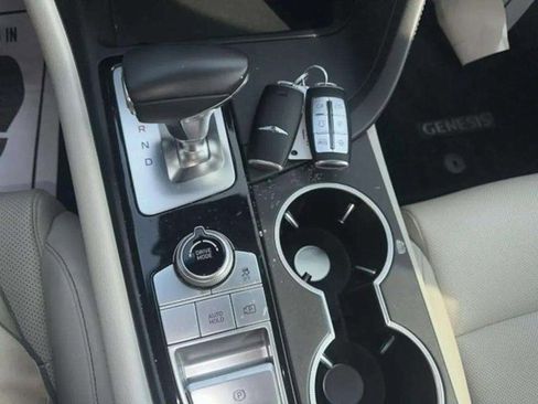 Used 2023 Genesis G70 2.0T image 15