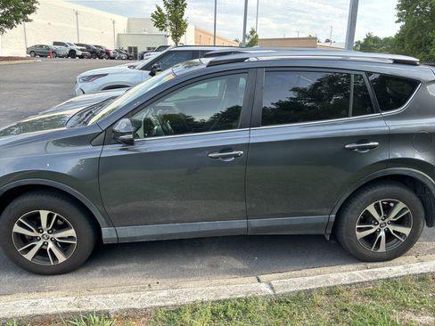 Used 2018 Toyota RAV4 XLE FWD image 5