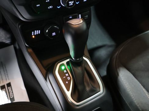 Used 2023 Jeep Renegade Latitude AWD/4WD image 36