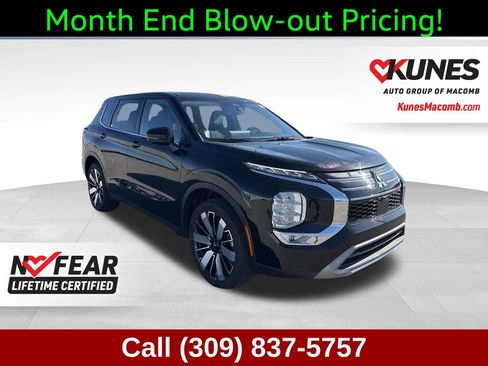 Used 2025 Mitsubishi Outlander SE FWD image 1