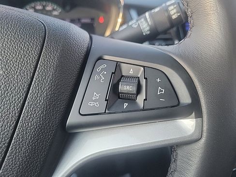 Used 2020 Chevrolet Trax LT w/ LT Convenience Package image 9