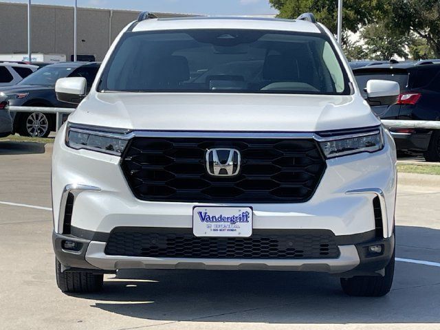 Used 2025 Honda Pilot Touring image 8