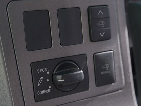 Used 2016 Toyota Sequoia Platinum image 18