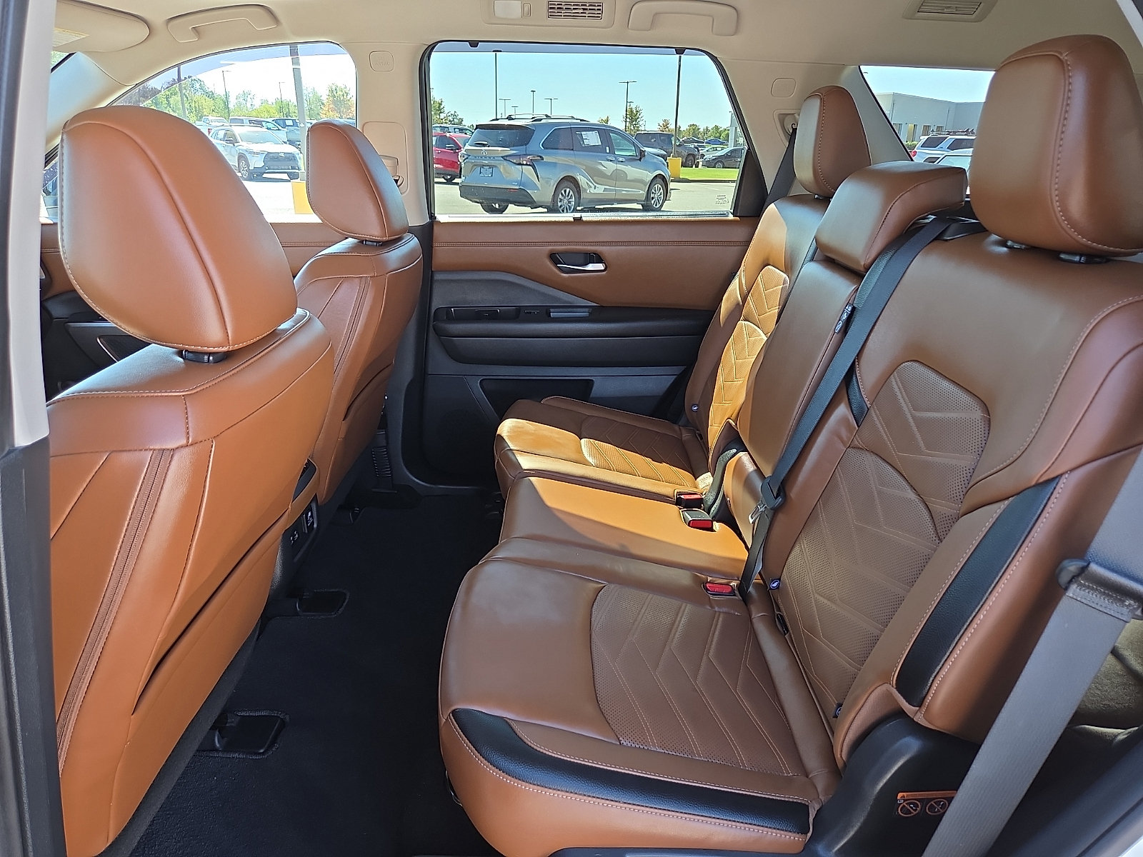 Used 2024 Nissan Pathfinder Platinum w/ Cargo Package FWD image 11