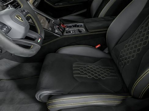 Used 2023 Lamborghini Urus Performante AWD/4WD image 22