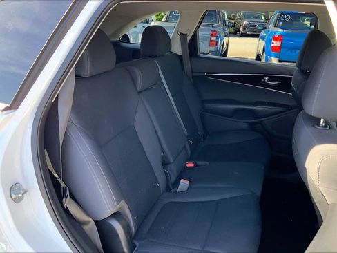 Used 2020 Kia Sorento L FWD image 19