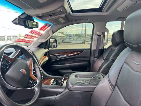 Used 2016 Cadillac Escalade Luxury AWD/4WD image 11