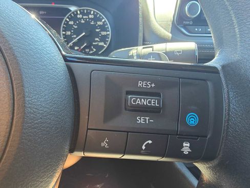 Used 2023 Nissan Rogue SV image 33