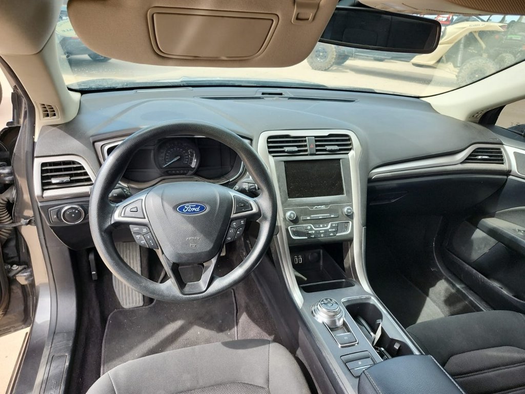 Used 2020 Ford Fusion SE FWD image 9