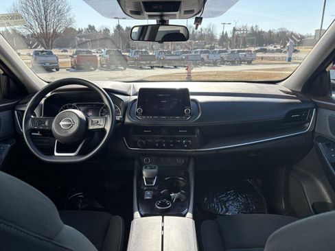 Used 2023 Nissan Rogue S image 6