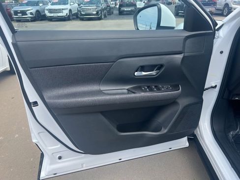 New 2025 Nissan Kicks SV w/ SV Premium Package image 8