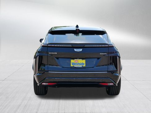 Used 2024 Cadillac Lyriq Luxury AWD/4WD image 6