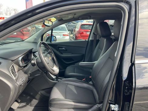 Used 2020 Chevrolet Trax LT w/ LT Convenience Package FWD image 11