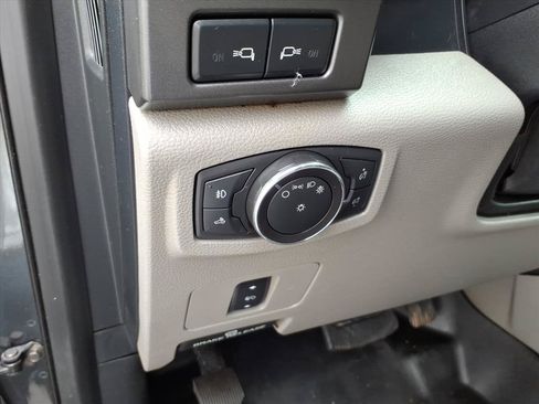 Used 2019 Ford F250 XLT w/ XLT Premium Package AWD/4WD image 28