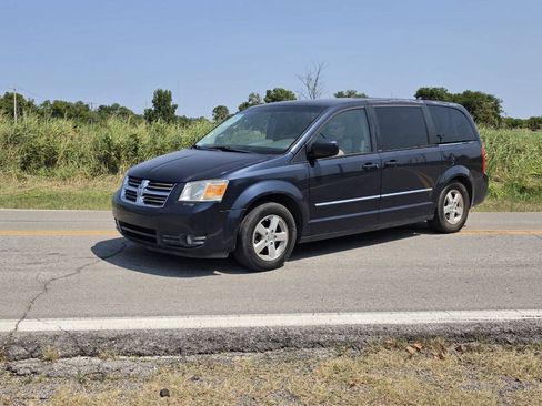 Used 2008 Dodge Grand Caravan SXT FWD image 2