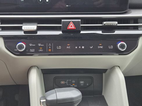 New 2026 Kia Sportage EX FWD image 16