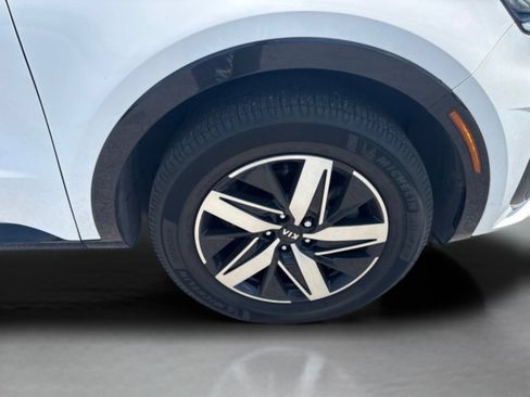 Used 2021 Kia Sorento S FWD image 39