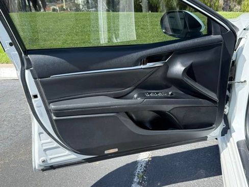 Used 2018 Toyota Camry XSE FWD image 7