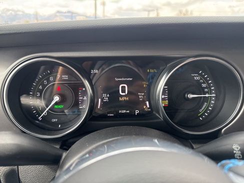 Used 2023 Jeep Wrangler Unlimited Rubicon 4xe w/ Cold Weather Group AWD/4WD image 15