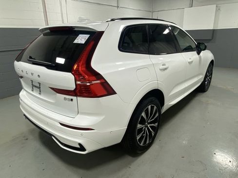 Used 2025 Volvo XC60 B5 Plus image 3