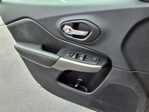 Used 2022 Jeep Cherokee Latitude Lux image 20