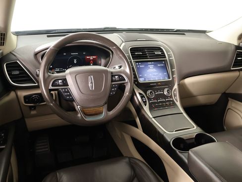 Used 2019 Lincoln Nautilus Select FWD image 2