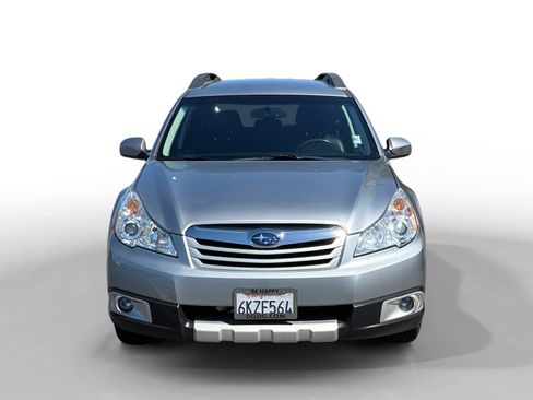 Used 2010 Subaru Outback 2.5i Limited image 8