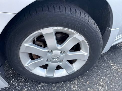 Used 2010 Nissan Sentra 2.0 SR w/ Convenience Pkg FWD image 2